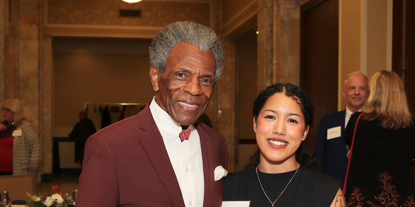 Andre de Shields with a student